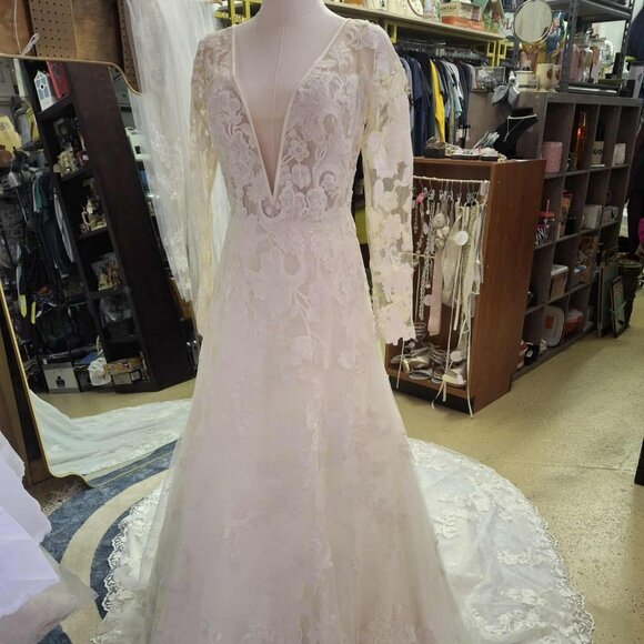 Pronovias "Electra" Bridal Gown (Unaltered) - Picture 1 of 9